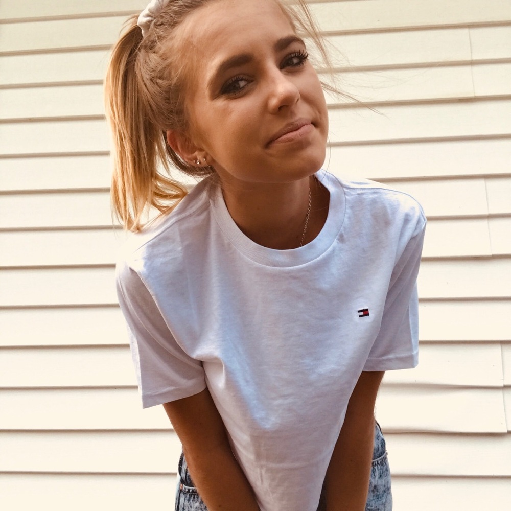 Tommy Hilfiger Tee - Picture 2 of 7